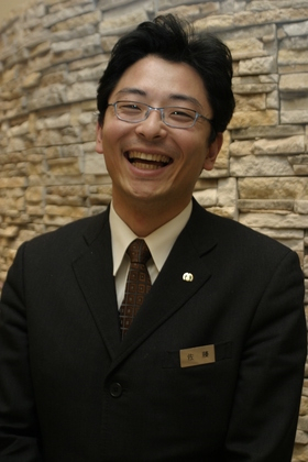 2004年当時の私(28歳）。名古屋の結婚式場でマネージャーだった頃です。